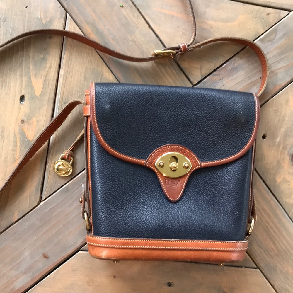 Vintage Dooney and Bourke crossbody bag